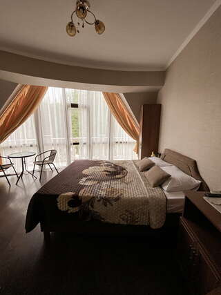 Гостиница Кинг Алушта Двухместный номер с 1 кроватью и балконом-1