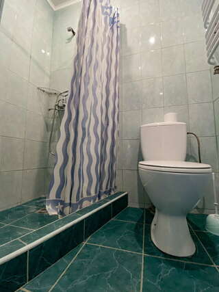 Гостиница Кинг Алушта Улучшенный четырехместный номер-4