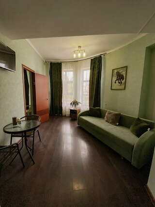 Гостиница Кинг Алушта Улучшенный четырехместный номер-1