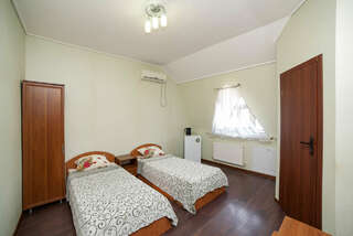 Гостиница Кинг Алушта Двухместный номер с 2 отдельными кроватями-3